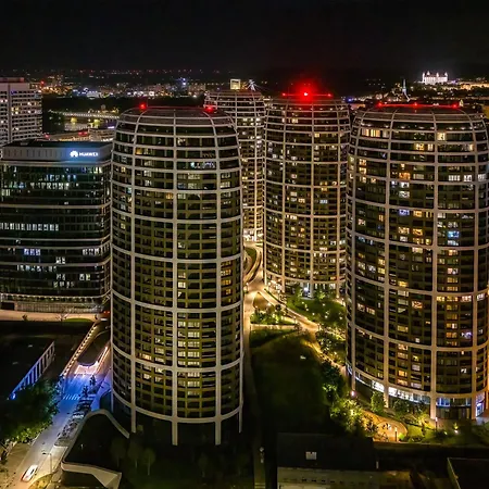 Sky Park Tower 1, 22 Level, Downtown Centrum, Adress In Town, Parking Included * Pozsony